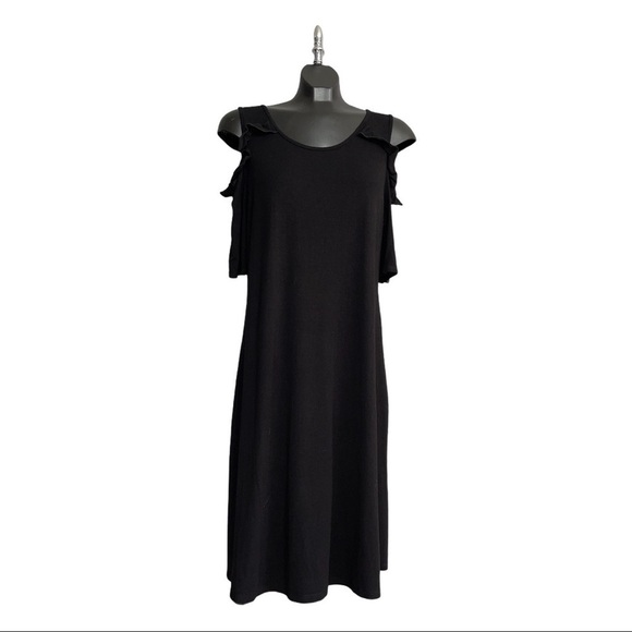 Reitmans Dresses & Skirts - Dresses 3 for $50 
REITMAN’S black cold shoulder stretch maxi dress Med